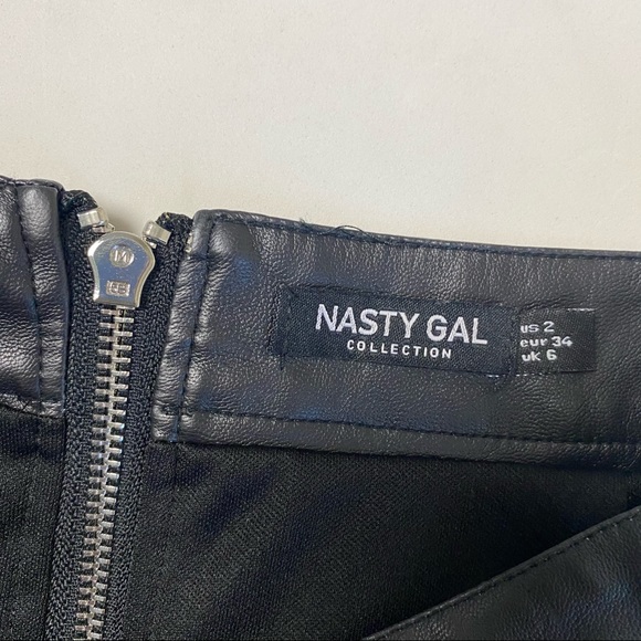 NASTU GAL | FAUX LEATHER STAR PATTERN MINI SKIRT T - Picture 5 of 5